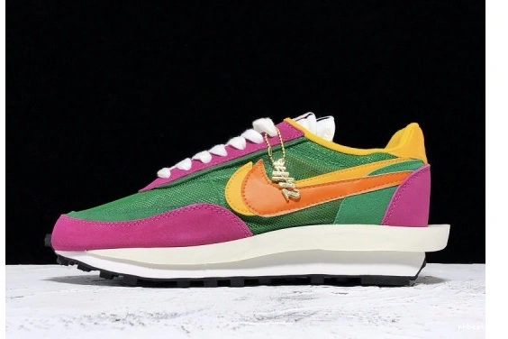 BV0073-301 Pine LD Nike BV0073-301  Green Sacai Waffle 1217